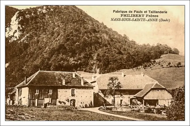 Ancienne carte postale au musée de la Taillanderie