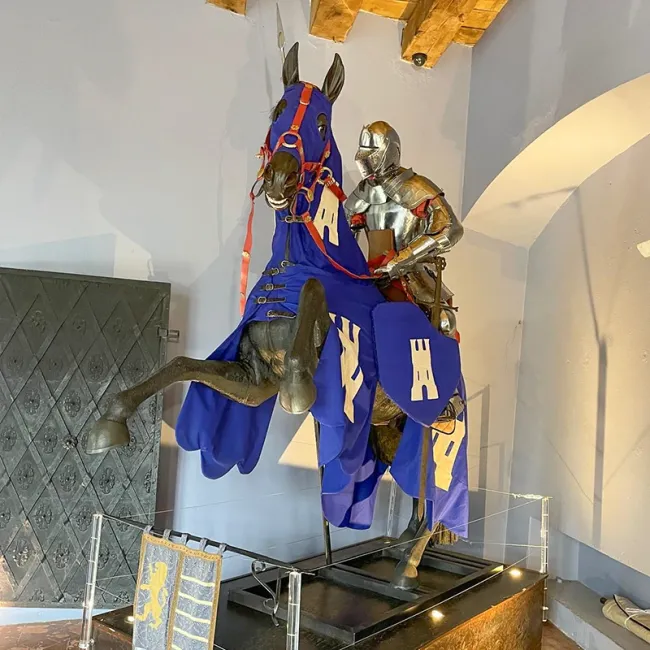 Chevalier Belcastel au Château de Belcastel © Valérie Girard
