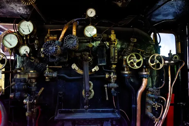 A l'intérieur d'une locomotive au musée vivant du chemin de fer © J. Rauzier