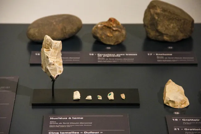 Matériel archéologique du musée de l'Aurignacien © Sébastien Marzin