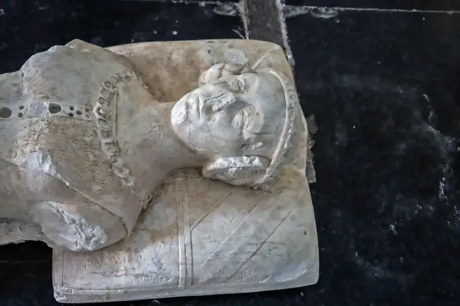 Gisant d'Agnès de Bourgogne à Souvigny © Grand Site Clunisien de Souvigny