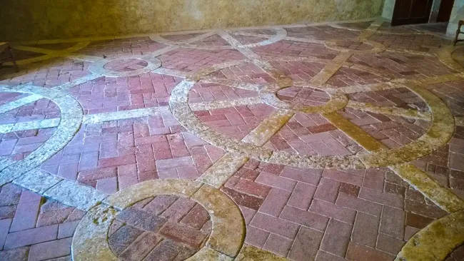Pavements du XVIIe siècle du centre d'art du château de Lavardens © Centre d'art du château de Lavardens
