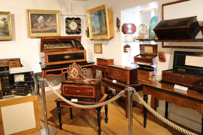 Salle des boites à musique au musée de la Musique mécanique des Gets © Marie Neuraz