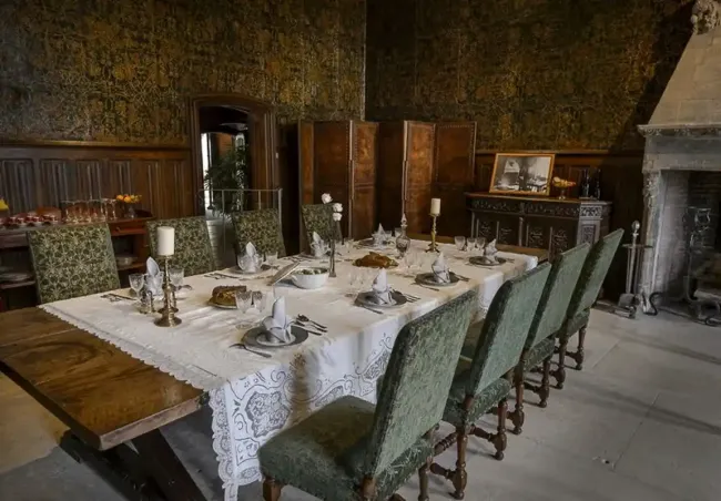 Salle à manger du domaine de Candé © Leonard De Serres