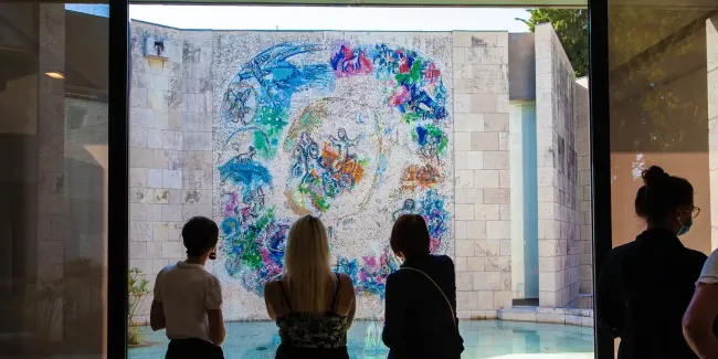 Marc Chagall, "Le Prophète Elie", mosaïque, 1971, musée national Marc Chagall, Nice © Musées nationaux du XXe siècle des Alpes-Maritimes/ Gilles Erhentrant / Adagp, 2026