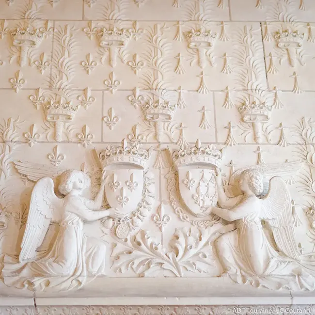 Armes des rois de France au Château Amboise  © JC Coutand