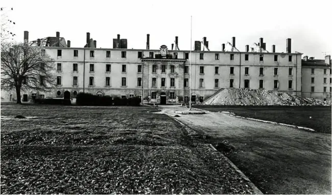 Ancienne carte postale du centre national du costume et de la scène (CNCS) © CNCS