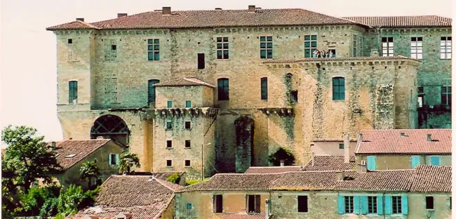 Façade sud du centre d'art du château de Lavardens © Centre d'art du château de Lavardens