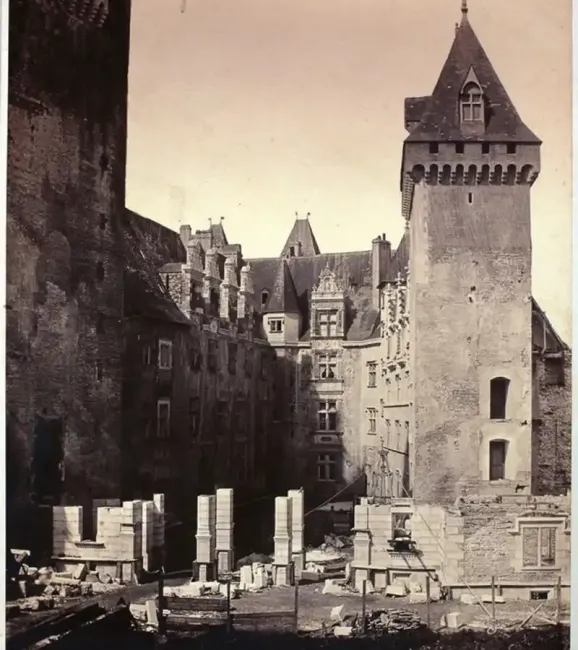 Travaux du château de Pau © Alphonse Davanne.