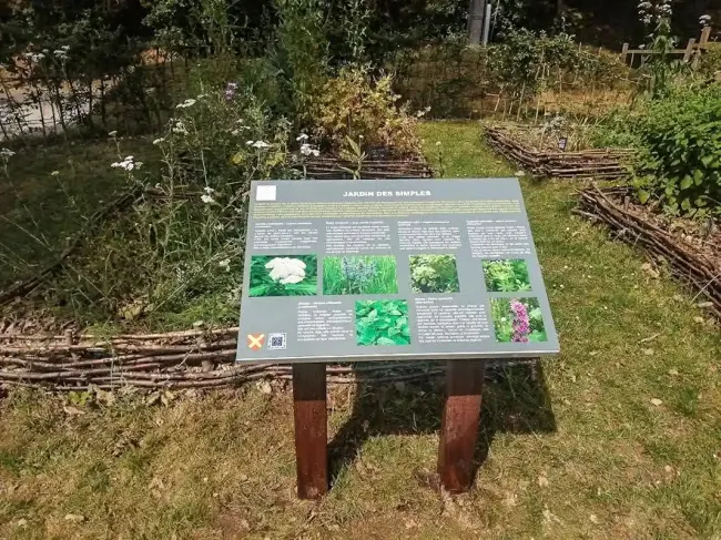 Jardin des simples du château de Montfort-sur-Risle © AMCP