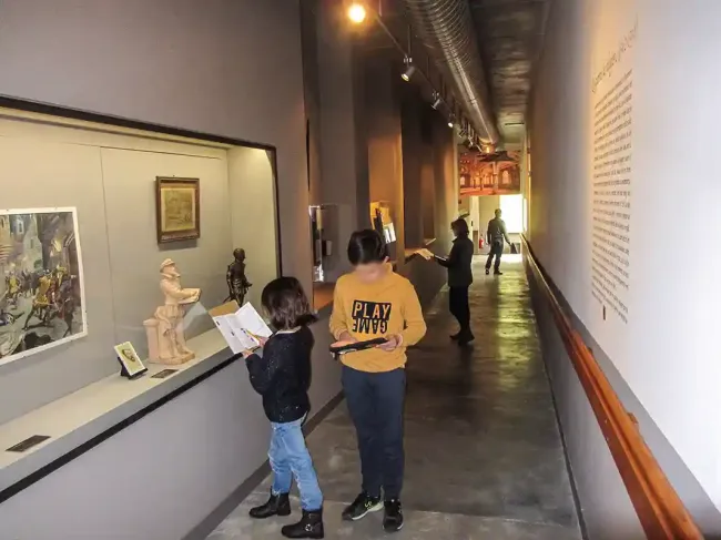 Rampe parcours permanent au musée du Protestantisme © Mpr