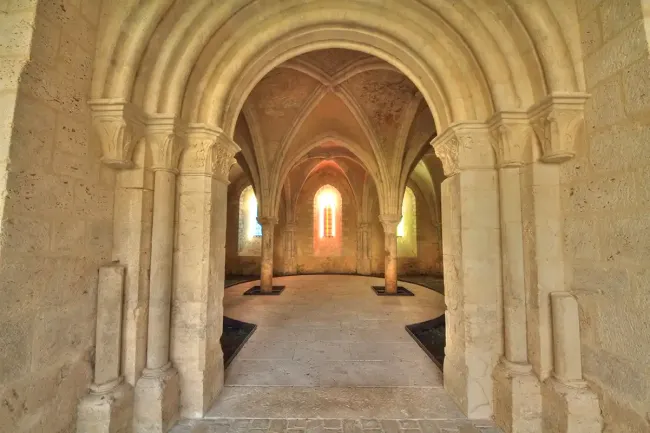 Salle capitulaire du Prieuré Saint-Ayoul de Provins © Jean François Bénard