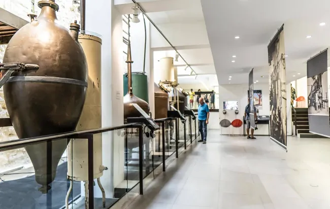 Alambics au musée international du parfum de Grasse © CAPG-Benoit Page