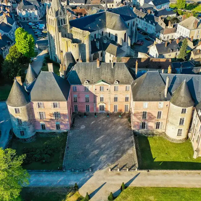 Façade XVIIIe du château de Meung-sur-Loire © Pierre Holley