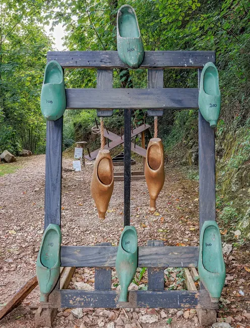 Jeu ancien du Bimbillou parc © Erland Devienne