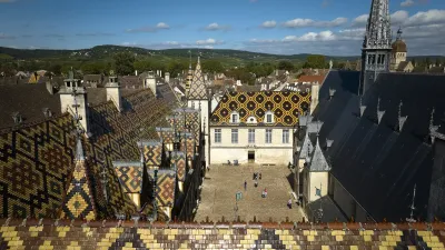 Hôtel-Dieu des Hospices Civils de Beaune en Bourgogne à visiter avec le Pass Patrimoine  © Julien Piffaut