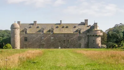 Visitez le Château de Kergoadez, dans le Finistère, avec le Pass Patrimoine. ©BRELES