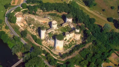 Visitez le Château de Coudray-Salbart, dans les Deux-Sèvres, avec le Pass Patrimoine. ©Jacques DASSIÉ, CC BY-SA 4.0