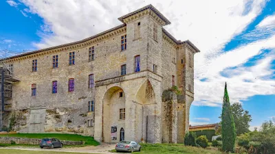 Visitez le Centre d'Art du Château de Lavardens, dans le Gers, avec le Pass Patrimoine. ©Jcb-caz-11, CC BY-SA 4.0