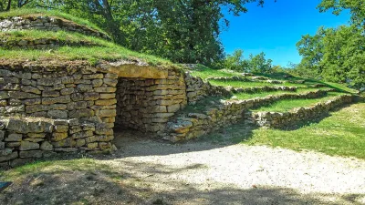 Visitez les Musée des Tumulus de Bougon, dans les Deux-Sèvres, avec le Pass Patrimoine. ©Jochen Jahnke CC BY-SA 3.0