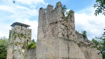 Visitez le château médiéval de Thol dans l'Ain avec le Pass Patrimoine © Zbh0170 - CC BY SA 3.0