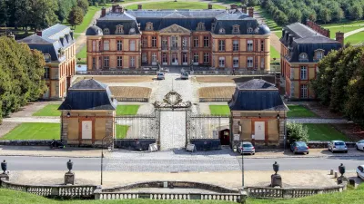 Visitez le Château de Dampierre-en-Yvelines en Île-de-France © Lionel Allorge - CC BY-SA 3.0