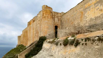 Bastion de l'Etendard à Bonifacio à visiter en Corse avec le Pass Patrimoine © Sailko - CC BY 3.0