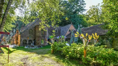 Visitez la cathedrale de Jean Linard, Neuvy deux Clochers, dans la Cher, avec la Pass Patrimoine. © Philippe Virello